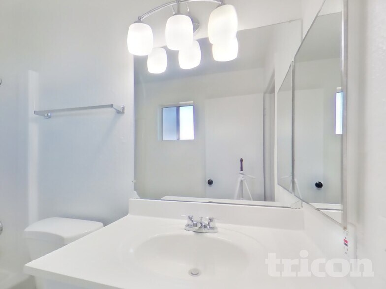 Building Photo - 17834 N 9th Ave