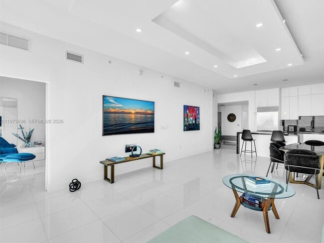 Building Photo - 2020 N Bayshore Dr