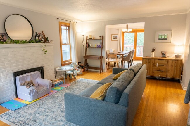 Building Photo - 4Bd/1.5Ba Seattle House