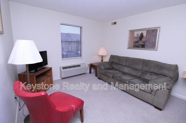 Building Photo - 102 Laurel Cove Dr