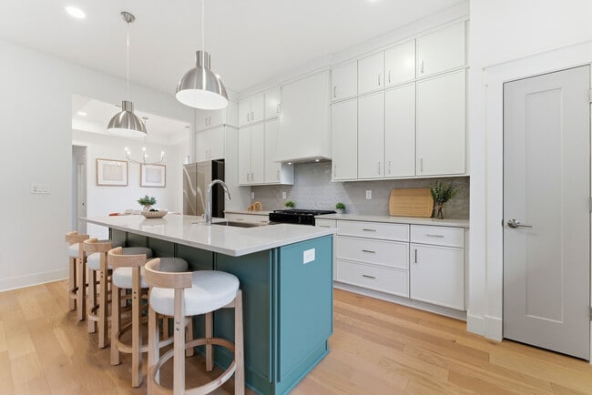 Building Photo - 205 Whitefoord Ave NE