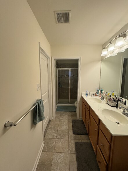 Building Photo - 721 Bender Rd