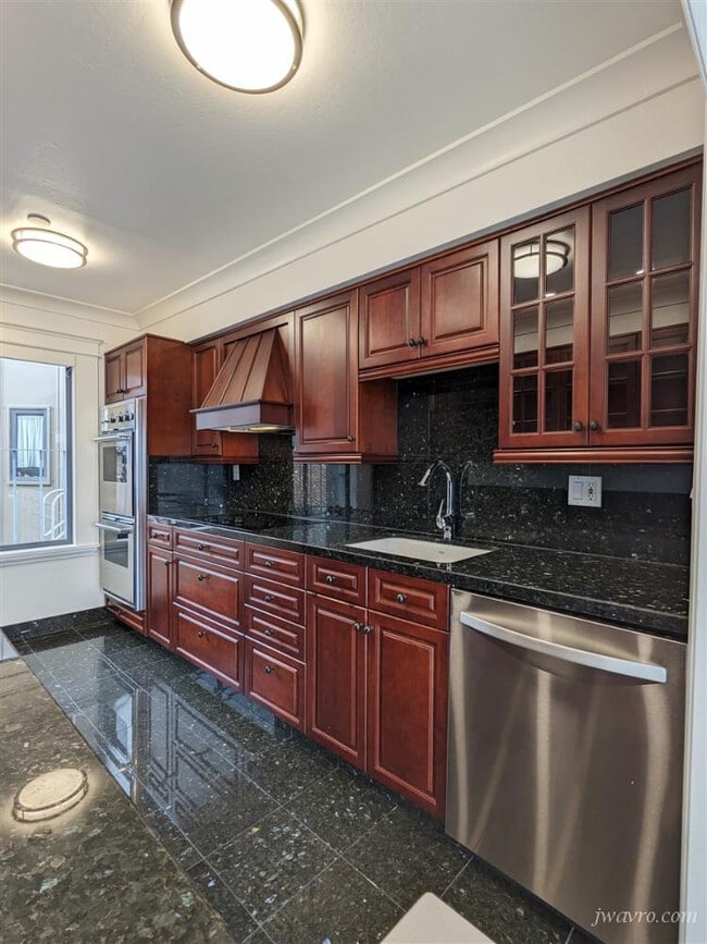 Building Photo - 2 Fallon Pl