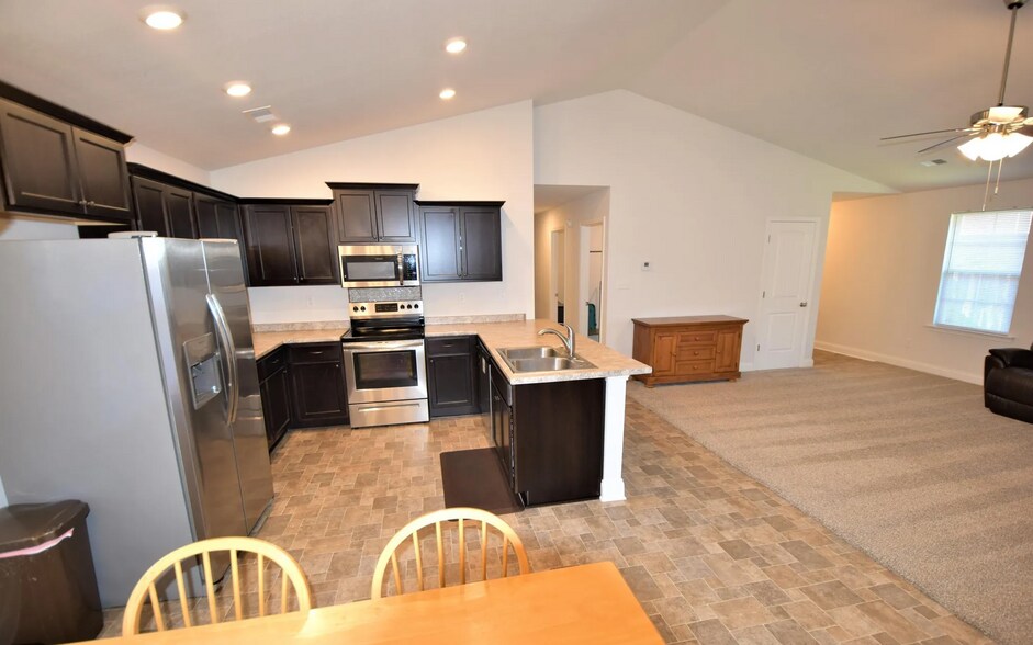 Building Photo - 7911 Allen Glen Ln