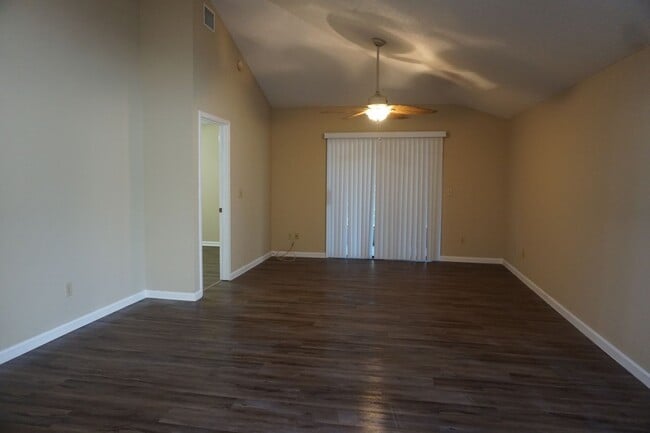 Building Photo - 3/2 Single Story Duplex with Garage