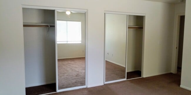 Building Photo - Welcome to your 3 bed 2 bath home in Joshua Tree!
