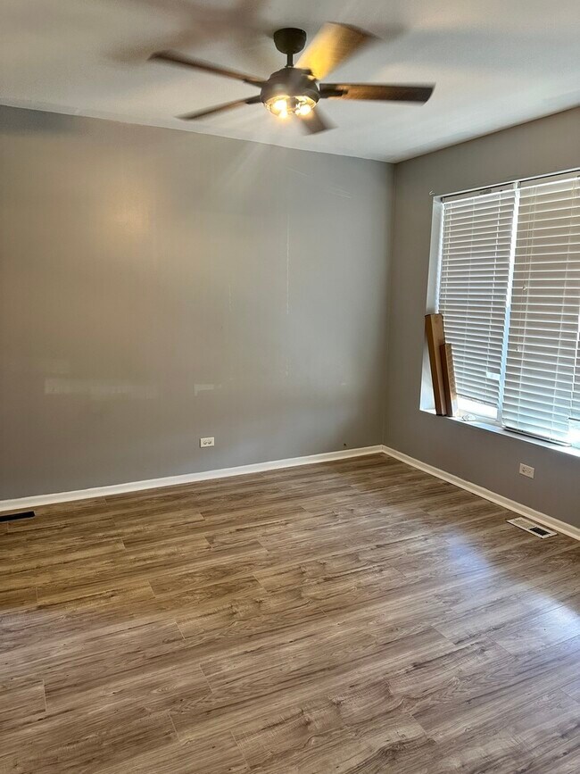 Building Photo - 6314 S Artesian Ave