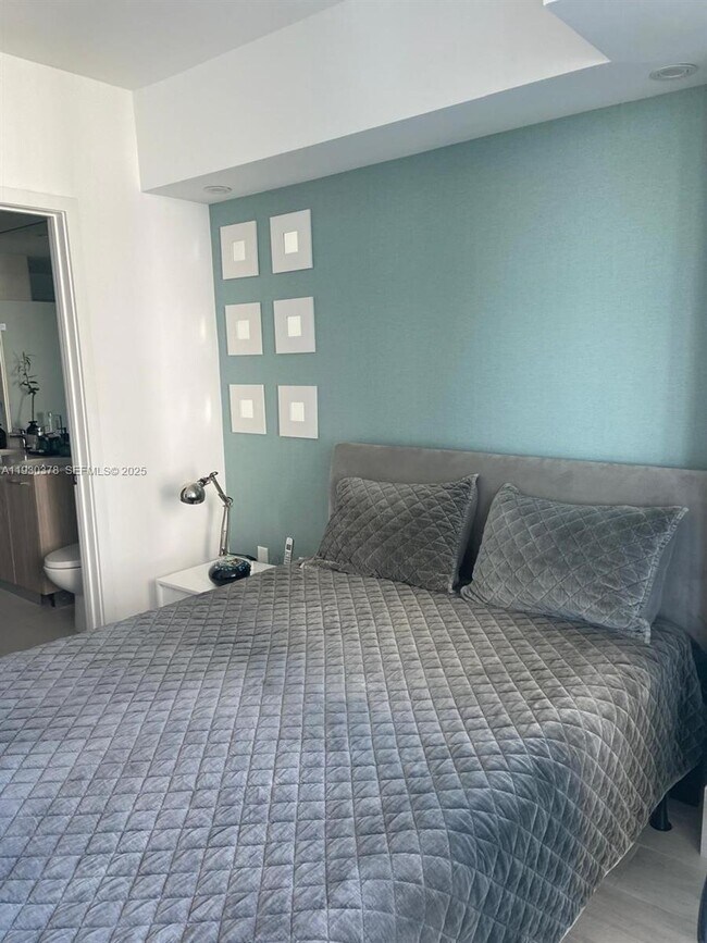 Building Photo - 501 NE 31st St