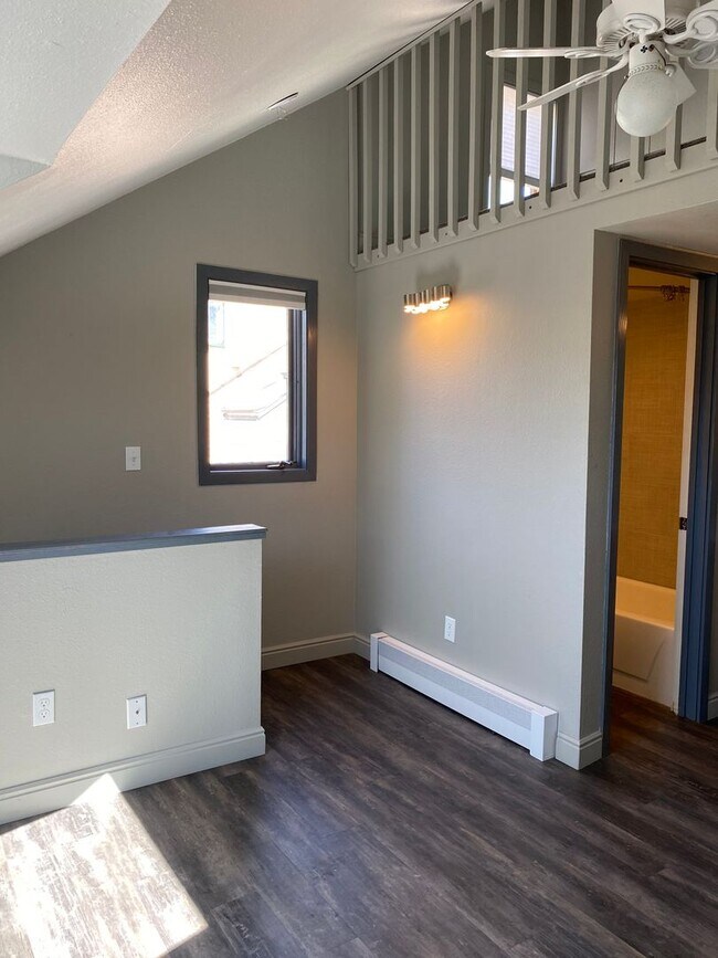Building Photo - Cozy and Recently Updated 1BR with Firepla...