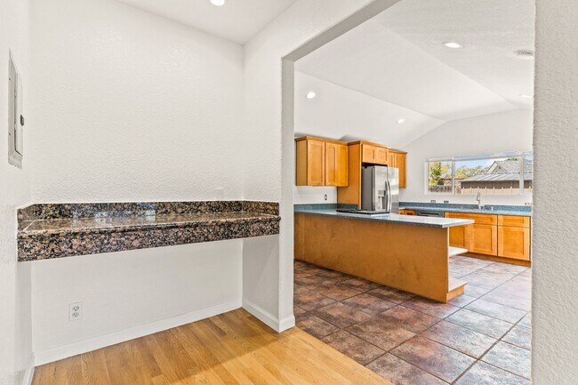 Building Photo - 867 Via Mariposa