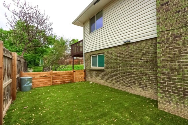Building Photo - 4 BED 3 BATH HOUSE NEAR CREAK PARK!!!