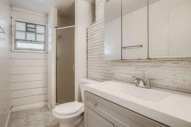 Building Photo - Charming Ranch Home with Spacious Yard and...