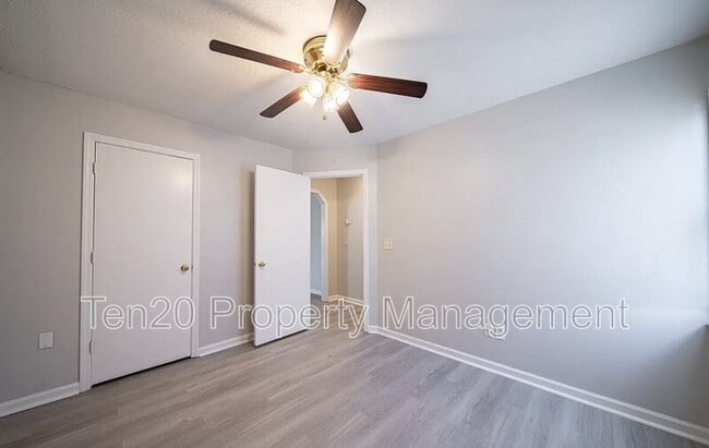 Building Photo - 3007 Longmont Ln