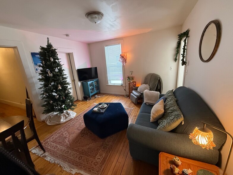 Building Photo - 525 Chippewa St