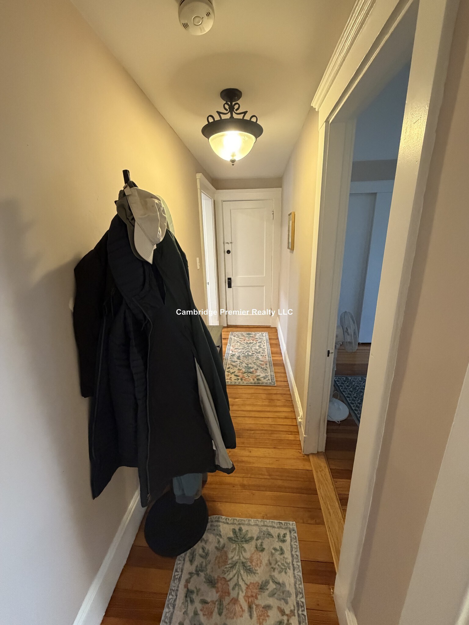 Building Photo - 538 Main St