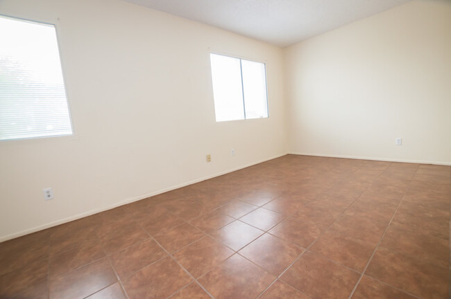 Building Photo - Step into this spacious 2-bedroom, 1-bath ...