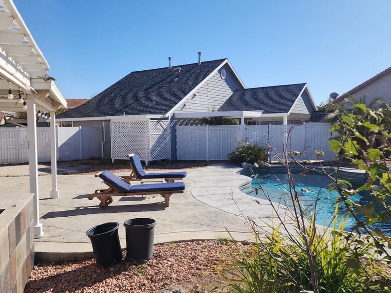 Building Photo - 318 Fife St