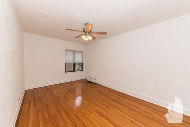 Primary Photo - 2 bedroom in Chicago IL 60657