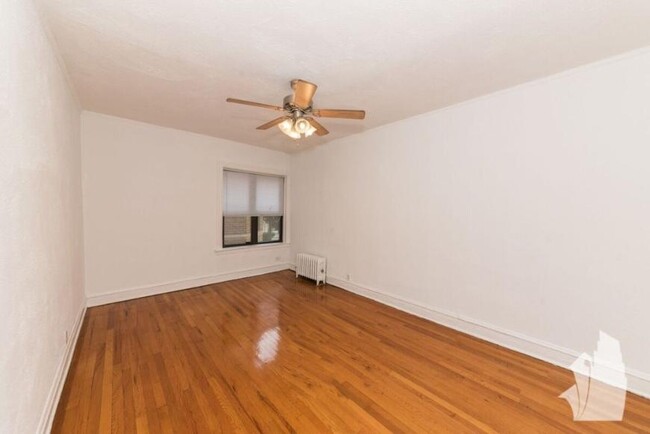 Primary Photo - 3 bedroom in Chicago IL 60657