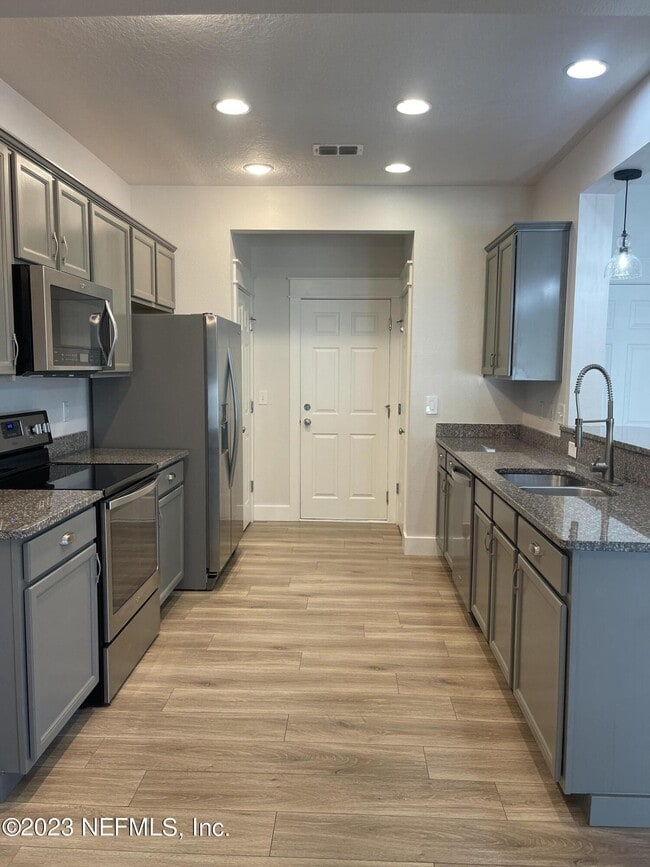 Building Photo - 7003 Butterfield Ct