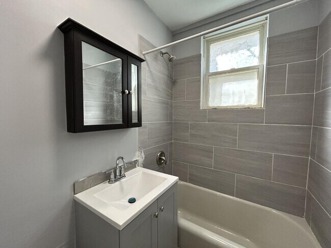 Building Photo - 0 bedroom in Chicago IL 60626