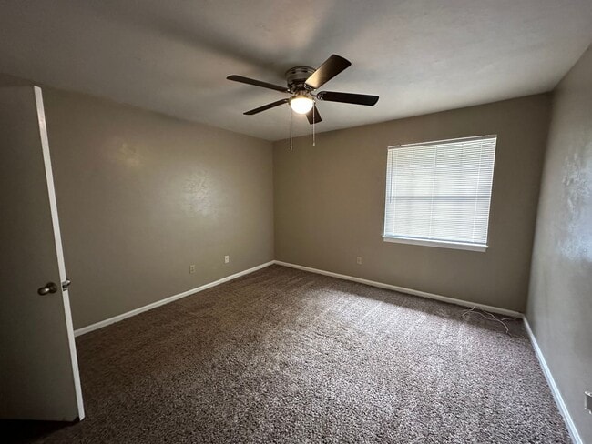 Building Photo - NE Tallahassee Melody Hills unit avail now!