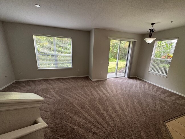 Building Photo - 3BD / 2.5BA Carriage Home