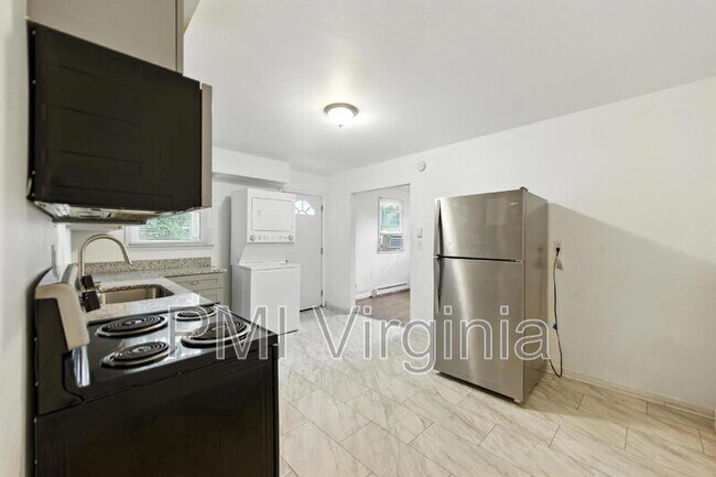 Building Photo - 3237 Verdun Ave
