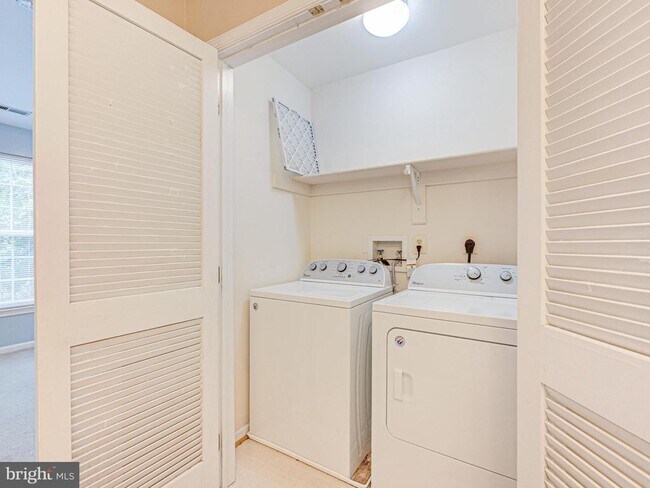 Building Photo - 817 Santmyer Dr SE