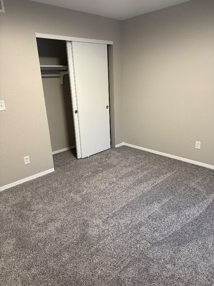 Building Photo - 616 S Mt Carmel St