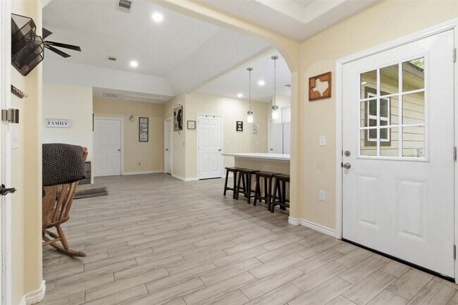 Building Photo - 16529 Kingsbury Dr