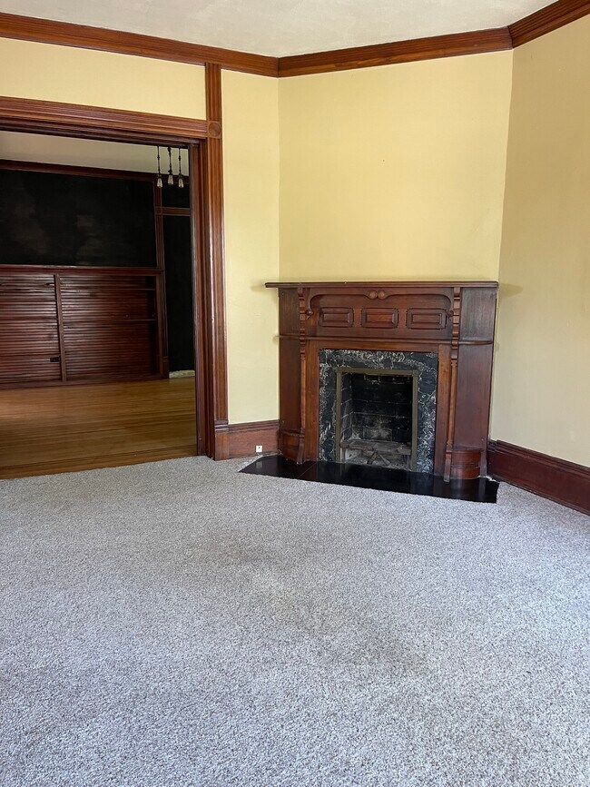 Building Photo - 710 N 6th St