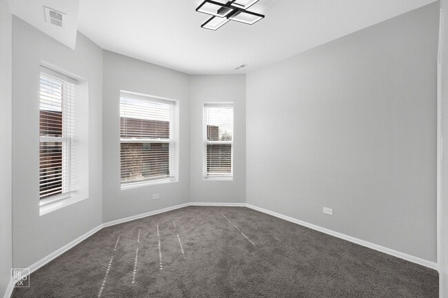 Building Photo - 4750 E Calumet