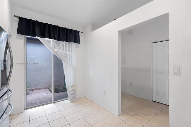 Building Photo - 2561 E Aragon Blvd
