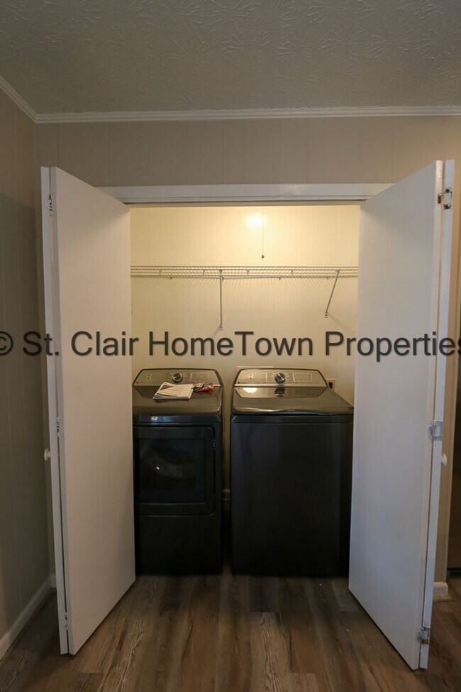 Building Photo - Remodeled Duplex on Logan Martin Lake