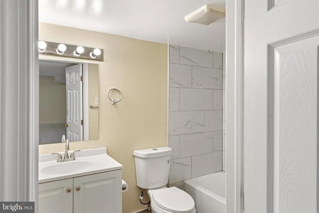 Building Photo - 4704 Denview Way