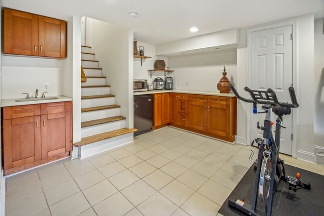 Building Photo - 6902 Tilden Ln