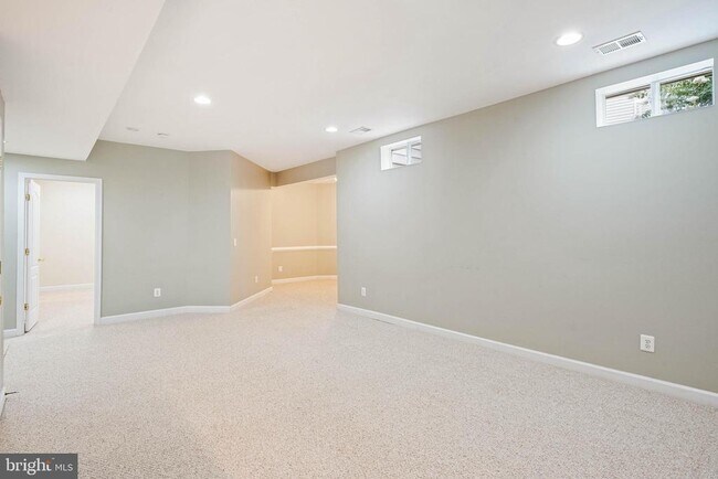 Building Photo - 7517 Lindberg Dr