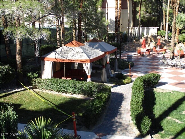 Building Photo - 270 E Flamingo Rd