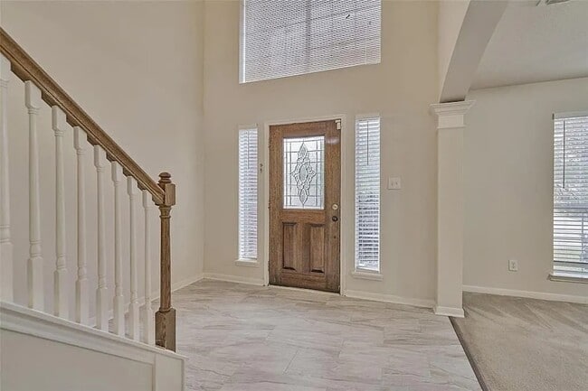 Building Photo - 511 Elm Ridge Dr