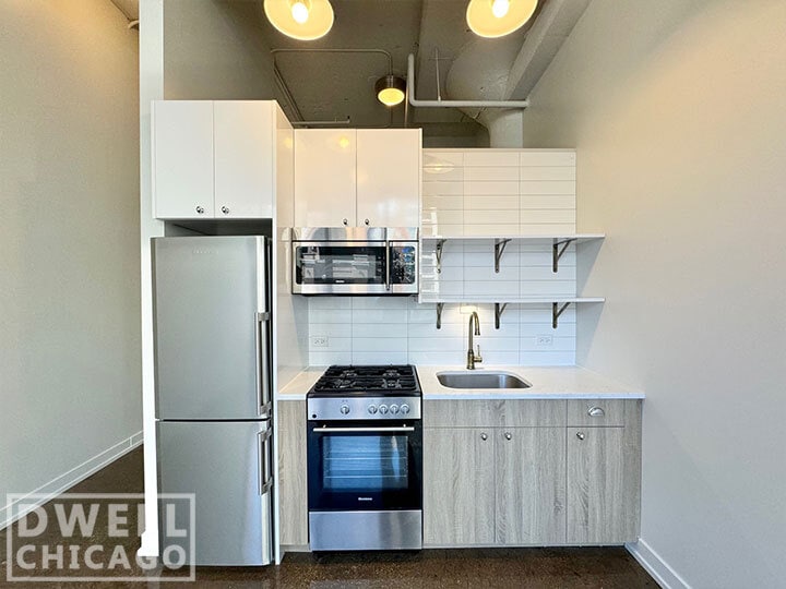 Building Photo - 640 N La Salle Dr