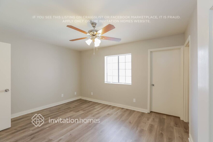 Building Photo - 1319 E Ivyglen St