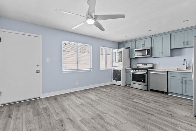 Interior Photo - 1024 Loma Avenue