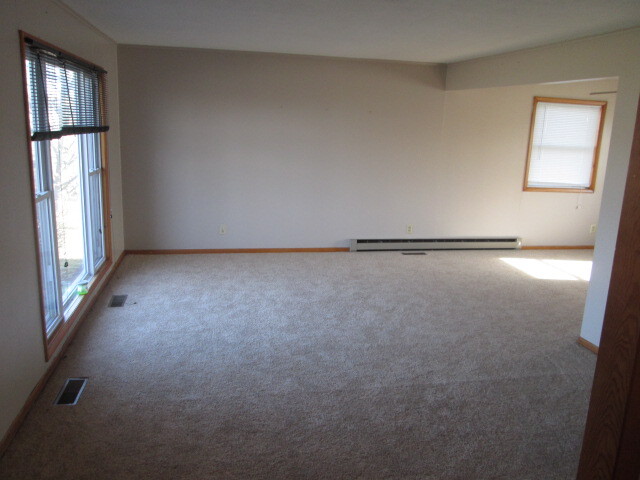 Building Photo - 708 E Laharpe St