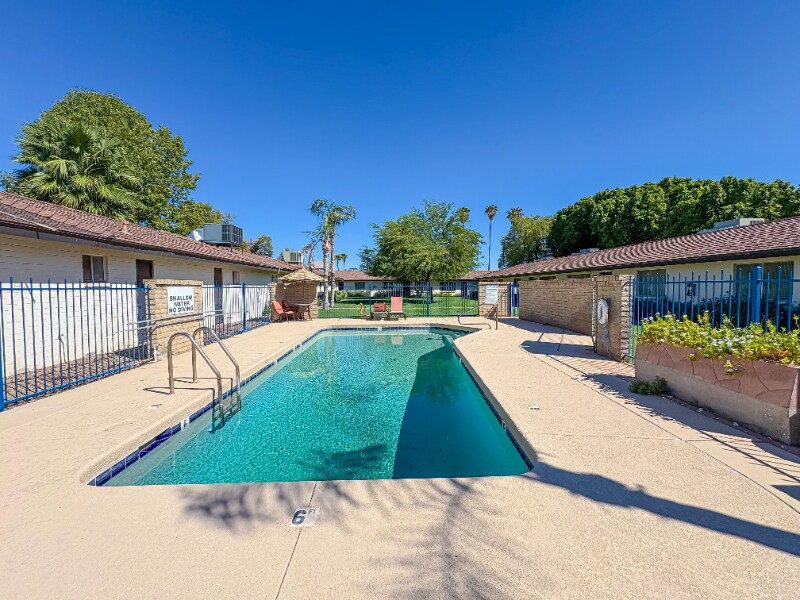 Building Photo - 5105 S La Rosa Dr