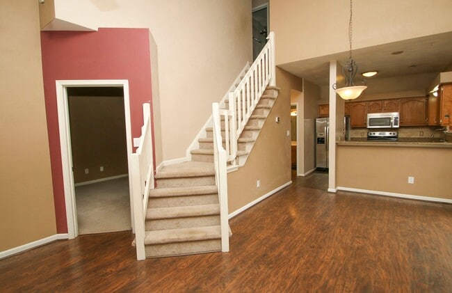 Building Photo - Townhome in sought after Coventry.