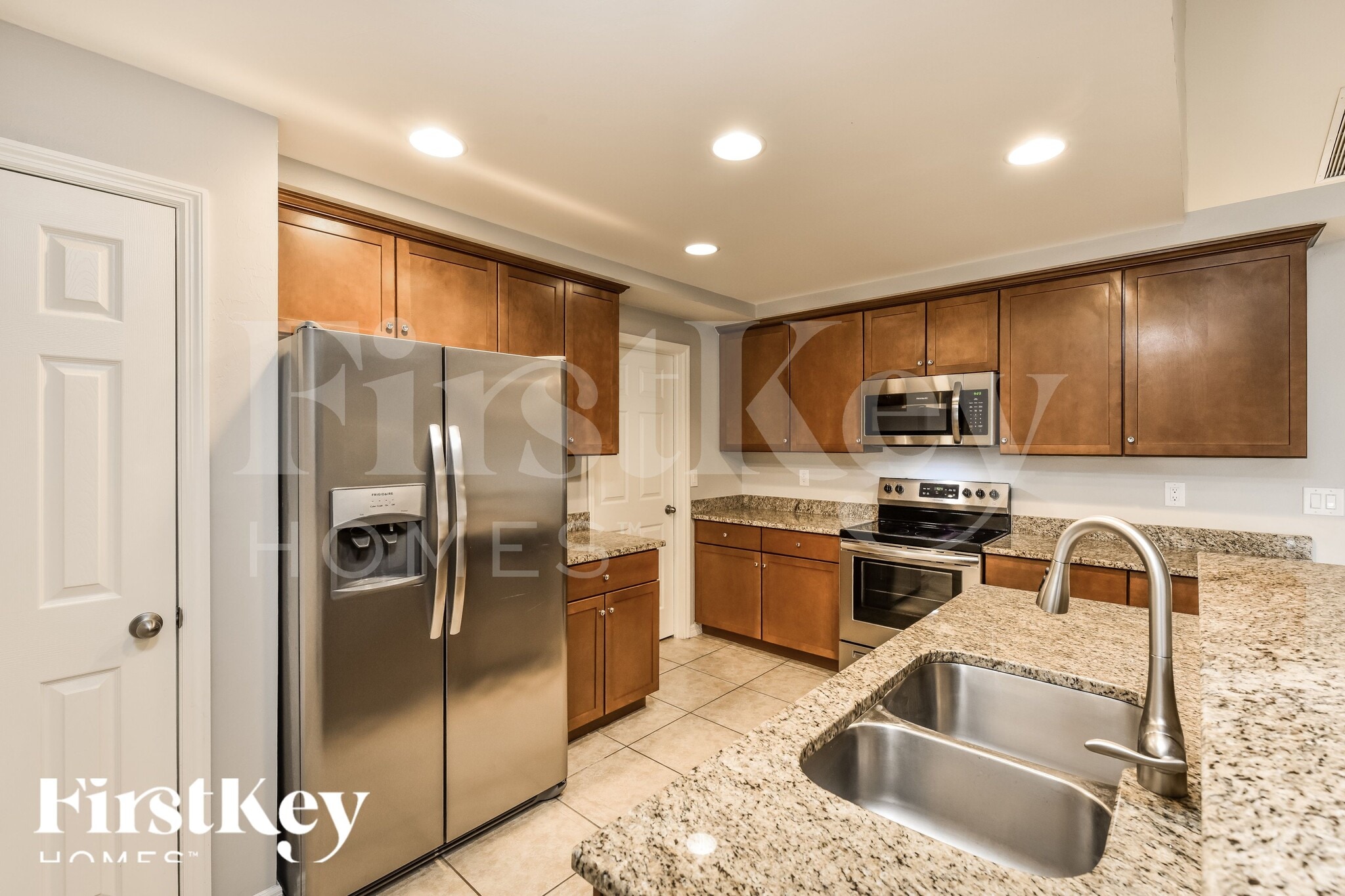 Building Photo - 2912 NW 18th Pl