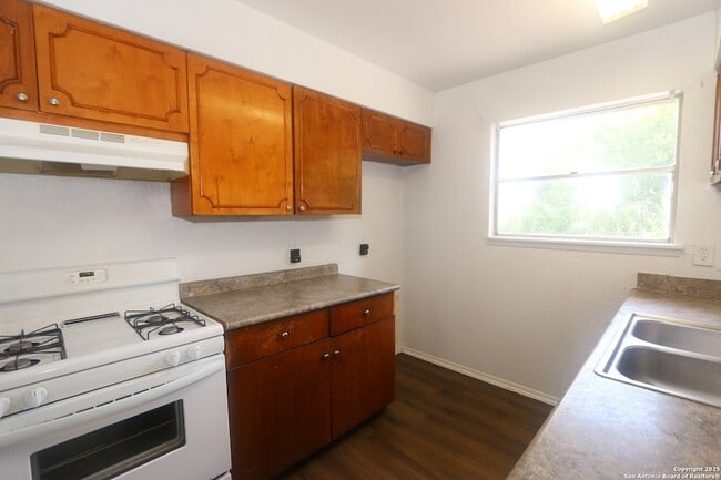 Building Photo - 127 Fair Valley St