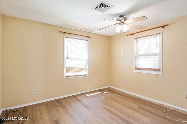 Building Photo - 931 Cypress Ave