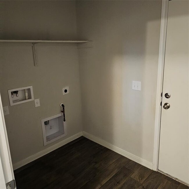 Building Photo - 14010 Macquarie Dr